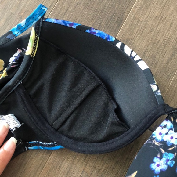 Brand NEW with TAG 🏷 Bikini top with wrap - Picture 7 of 7